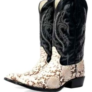 Pure snake leather,boots for Man brand new any size,nice for jeans